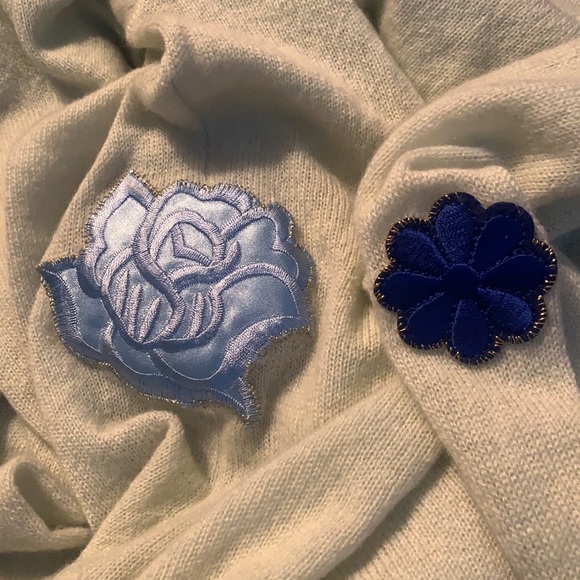 bebe // Cashmere Sweater w/Flower Patches / Size S - Picture 5 of 5